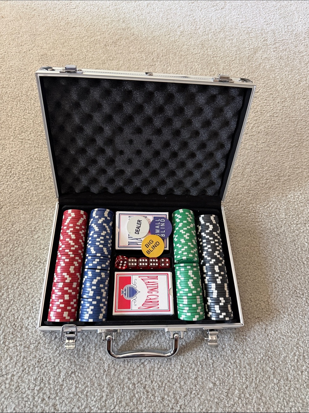 300-piece dice poker chip set